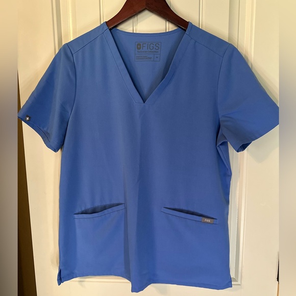 FIGS: CEIL BLUE - Casma (3) Three-Pocket Scrub Top (Women’s) - Picture 1 of 5